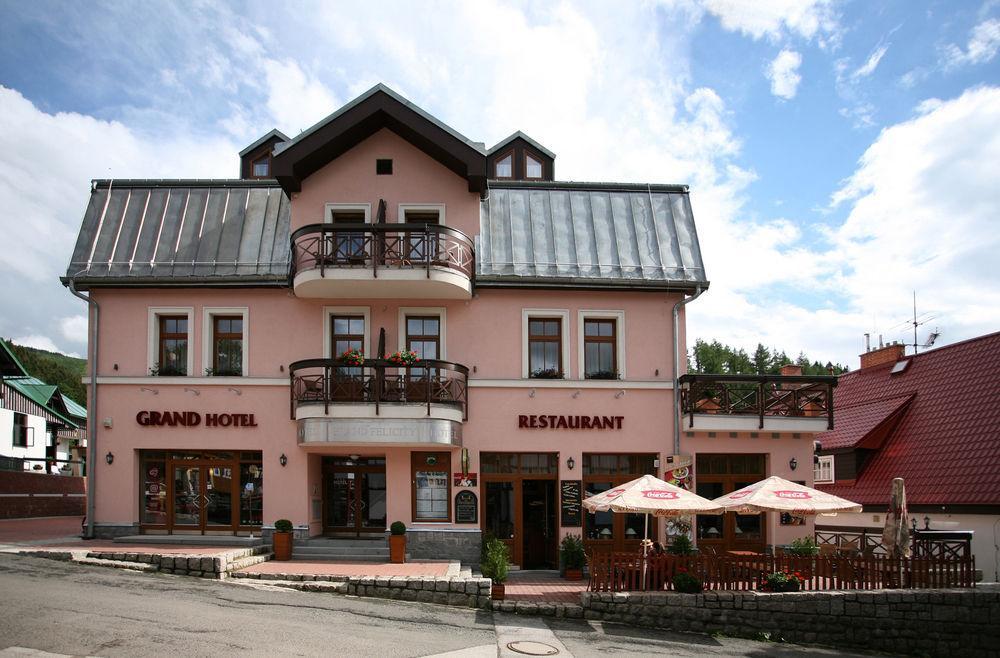 Wellness Hotel Grand Spindleruv Mlyn Exterior photo